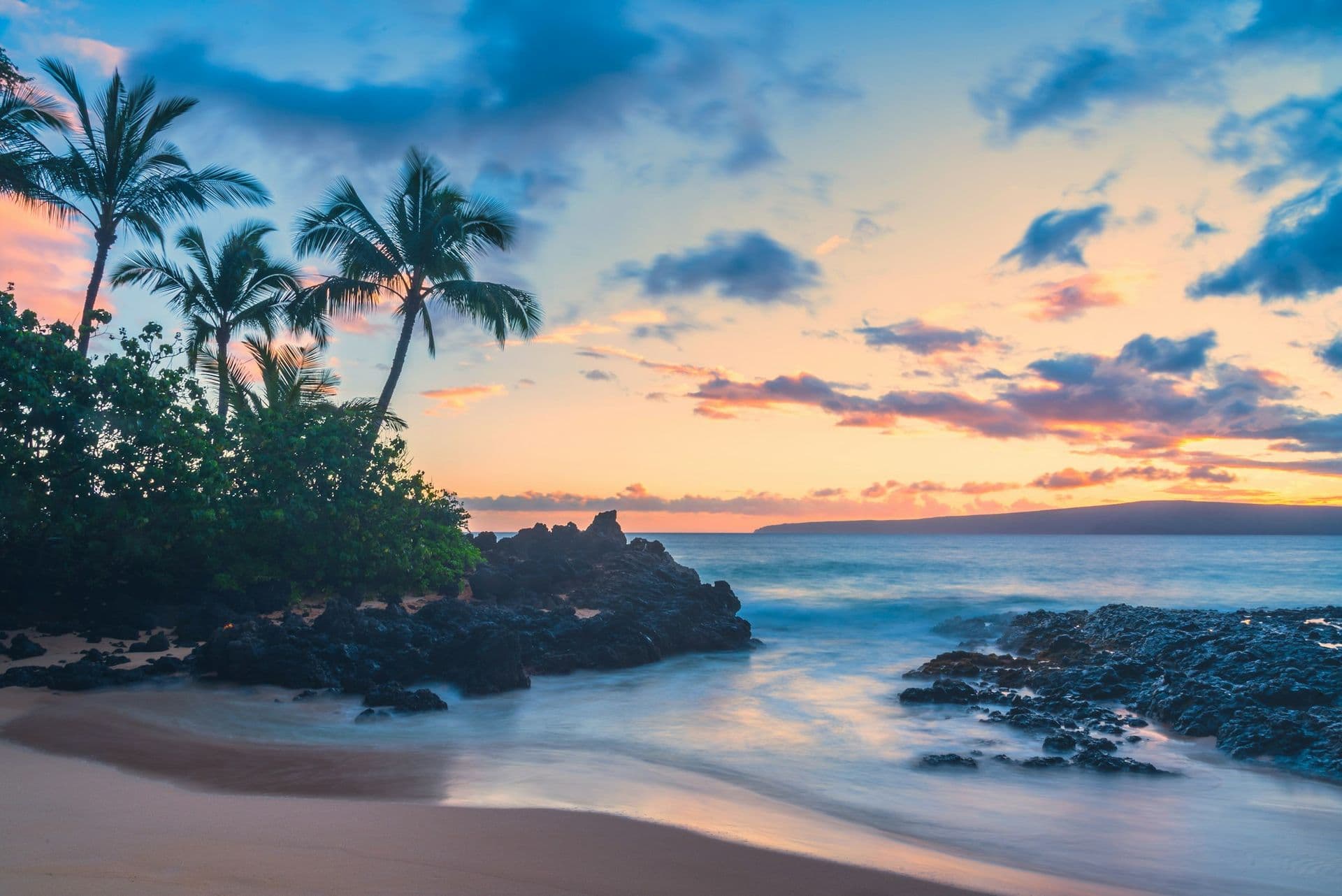 Sunset view over the South Shore of Kauai, Poipu